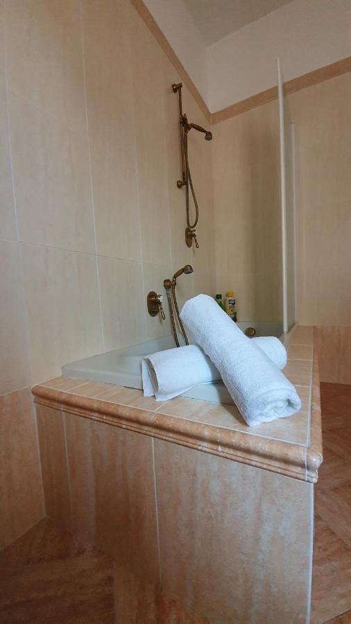 Comfort House 佩萨罗 外观 照片